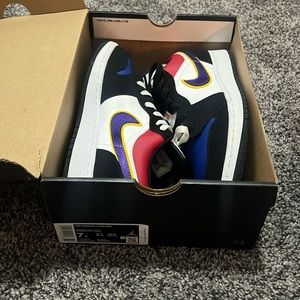 Youth 7 Jordan 1 low